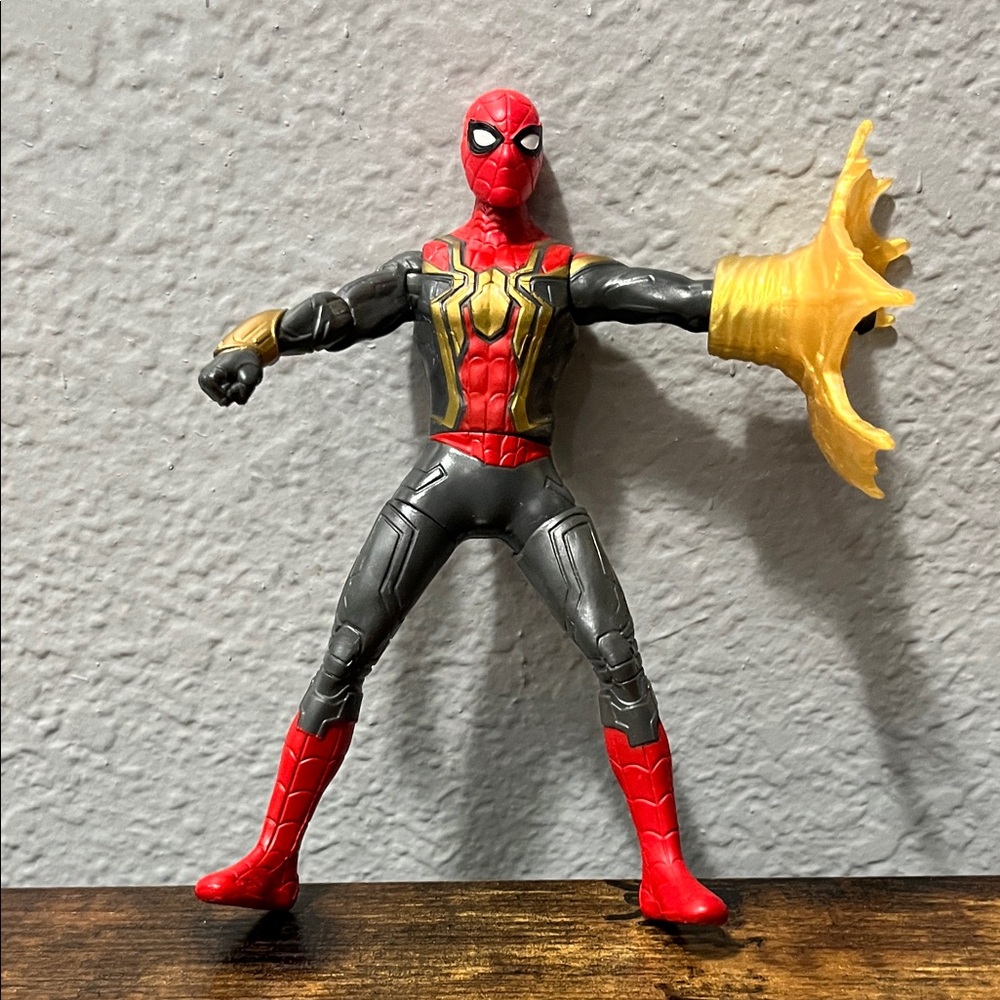 Spider-Man Action Figure with Red and Gold Suit - Picture 1 of 8